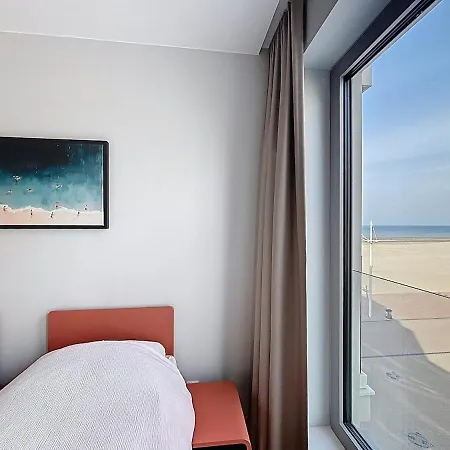 Flat Virginia - With Amazing Seaview